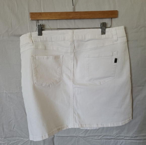 1822 Denim white skirt - Picture 4 of 7